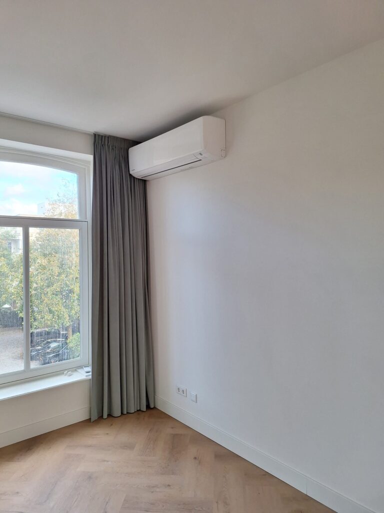 Installatie van een Mitsubishi Airconditioning in een slaapkamer